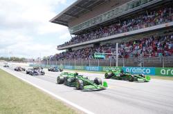 华体会APP-阿斯顿马丁翻盘索伯车队，塞恩斯点燃赛场的简单介绍