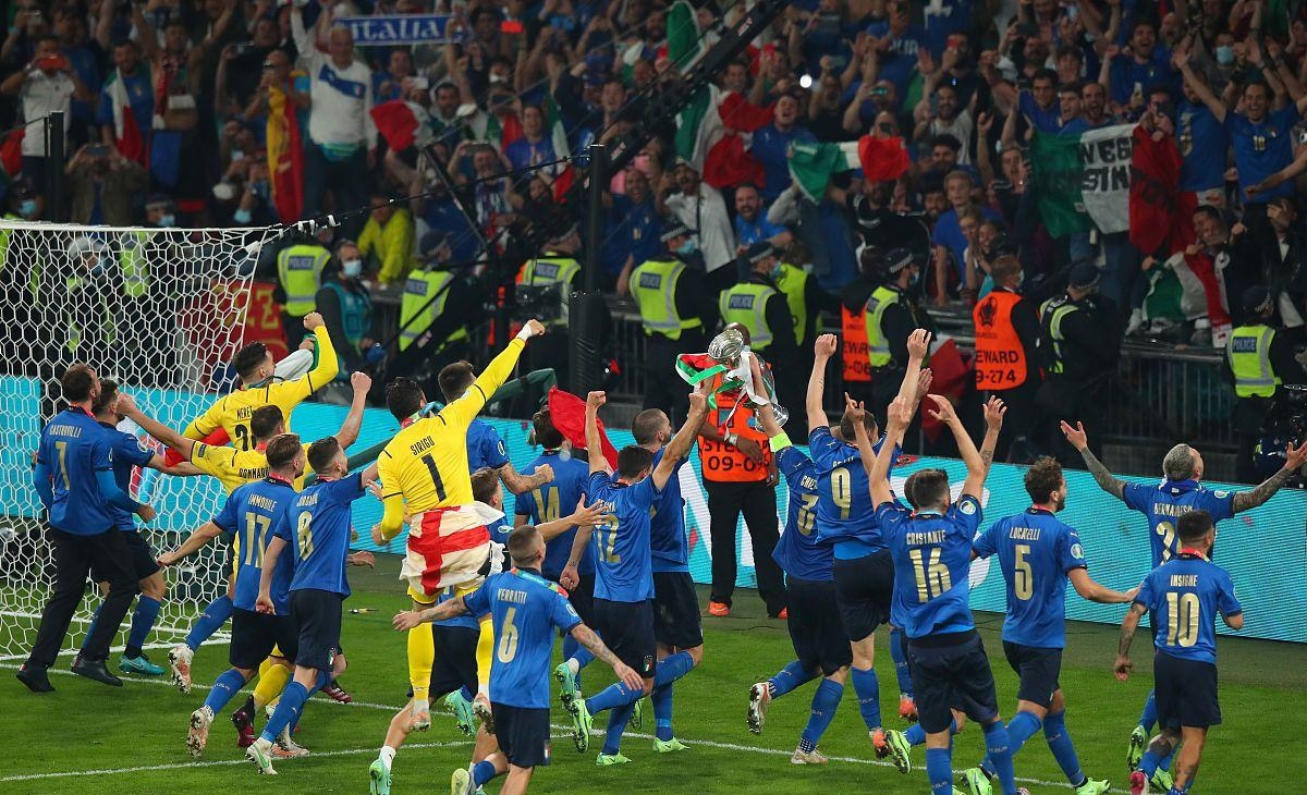 荷兰击败乌克兰,欧洲杯热门队伍表现不俗的简单介绍 荷兰击败乌克兰,欧洲杯热门队伍表现不俗的简单介绍